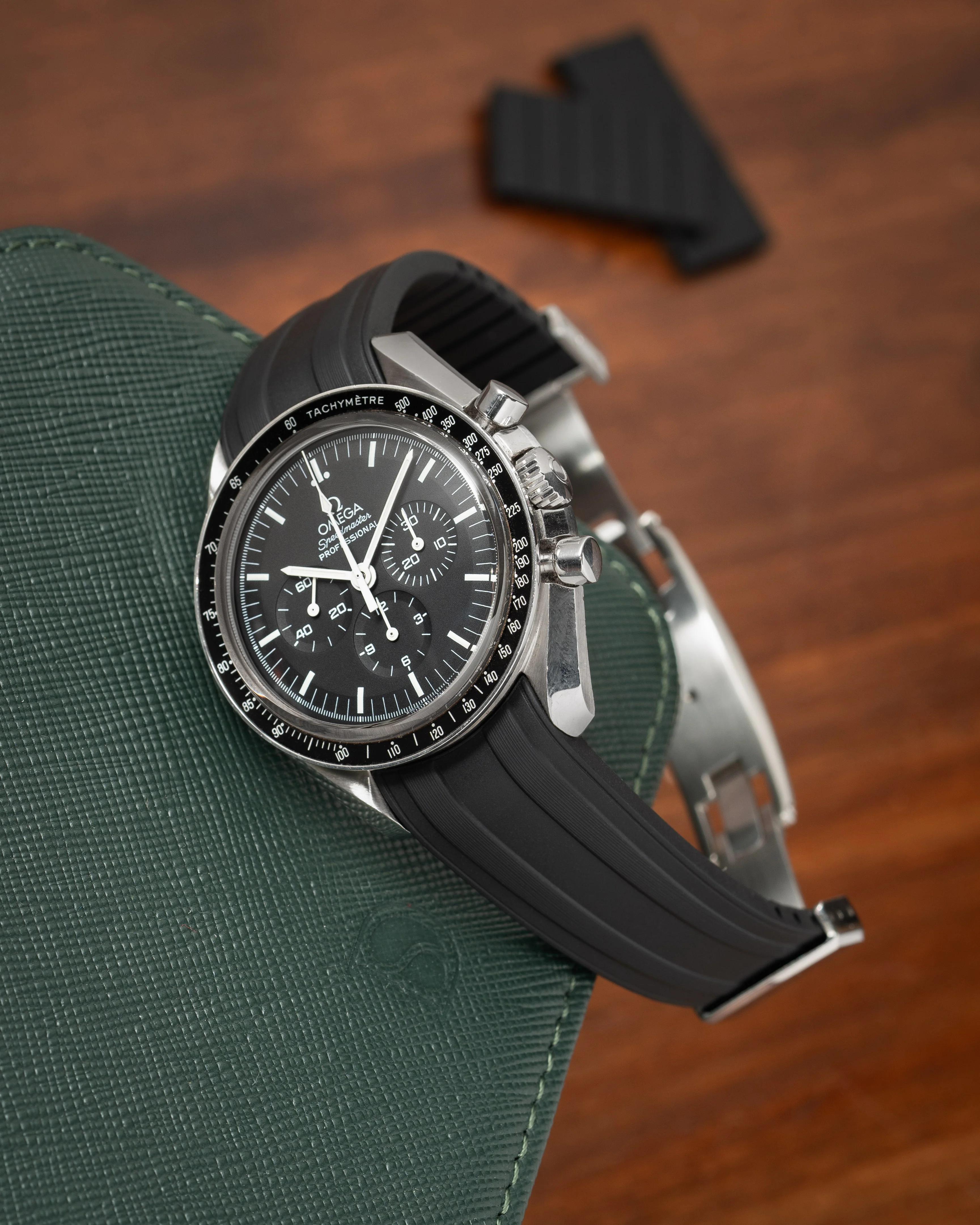 Overstock: Black CTS Rubber Strap for Omega Speedmaster - Image 3