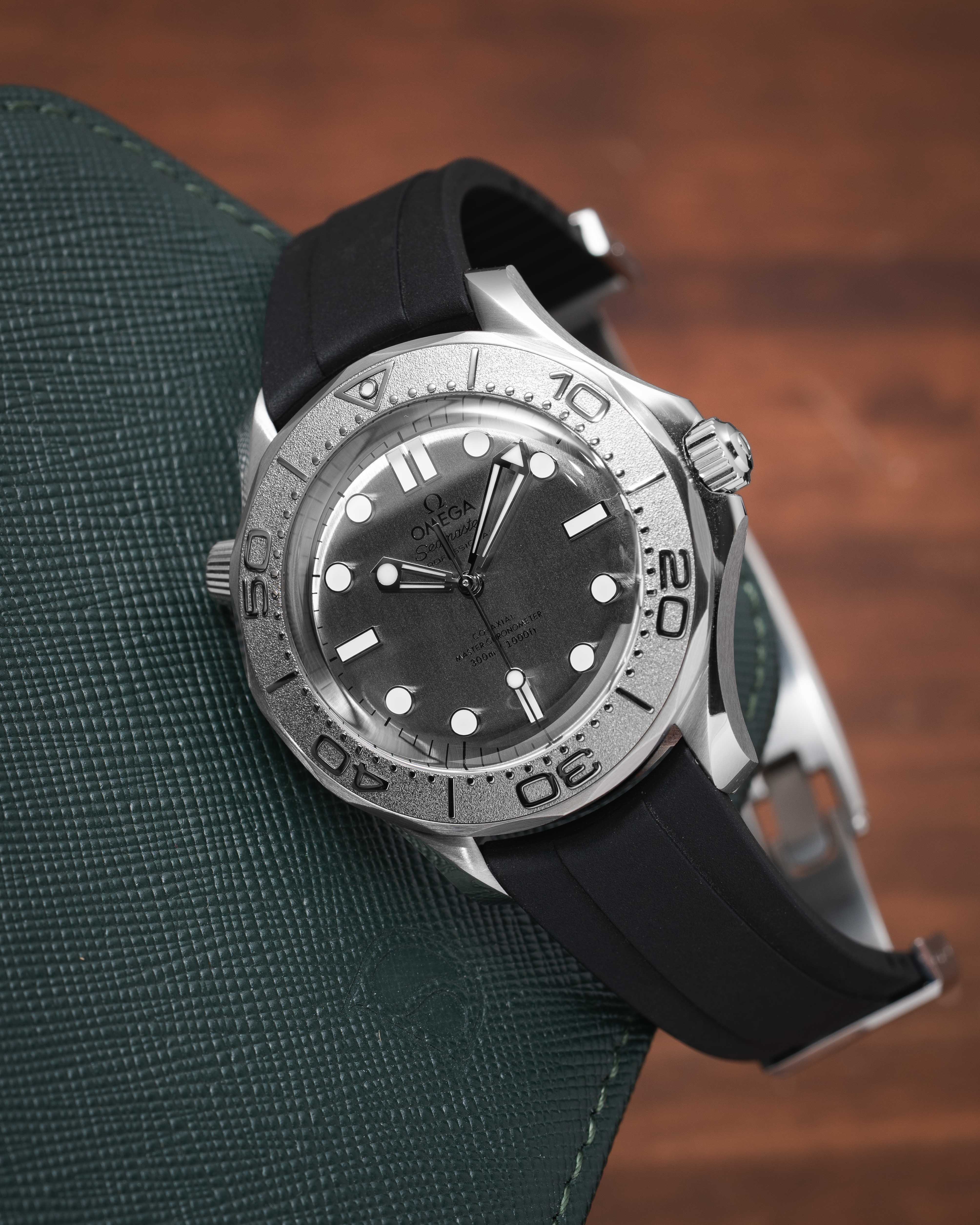 Black Semi-Integrated CTS Rubber Strap - Image 5