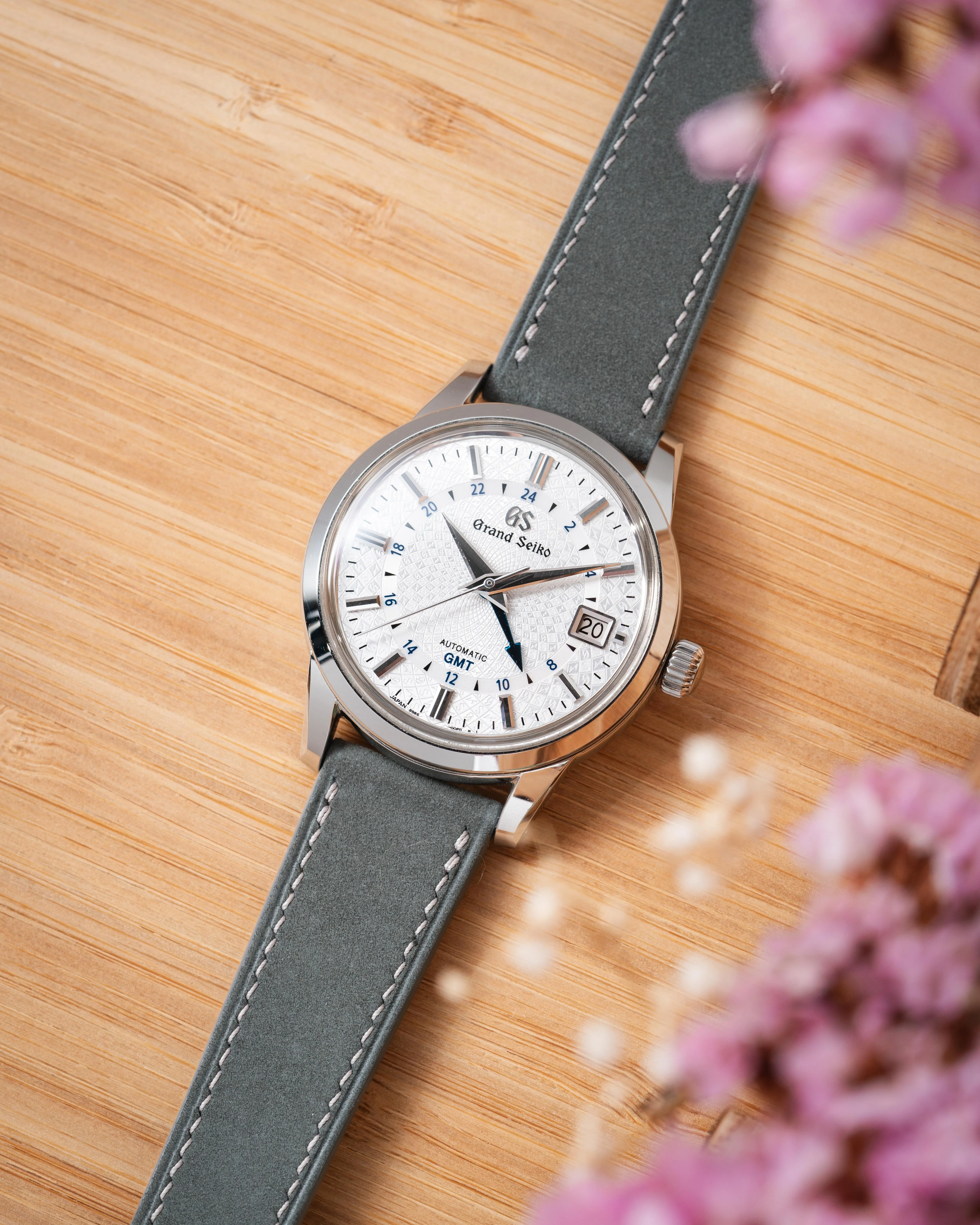 Overstock: Light Grey Nubuck Slim Strap - Image 4