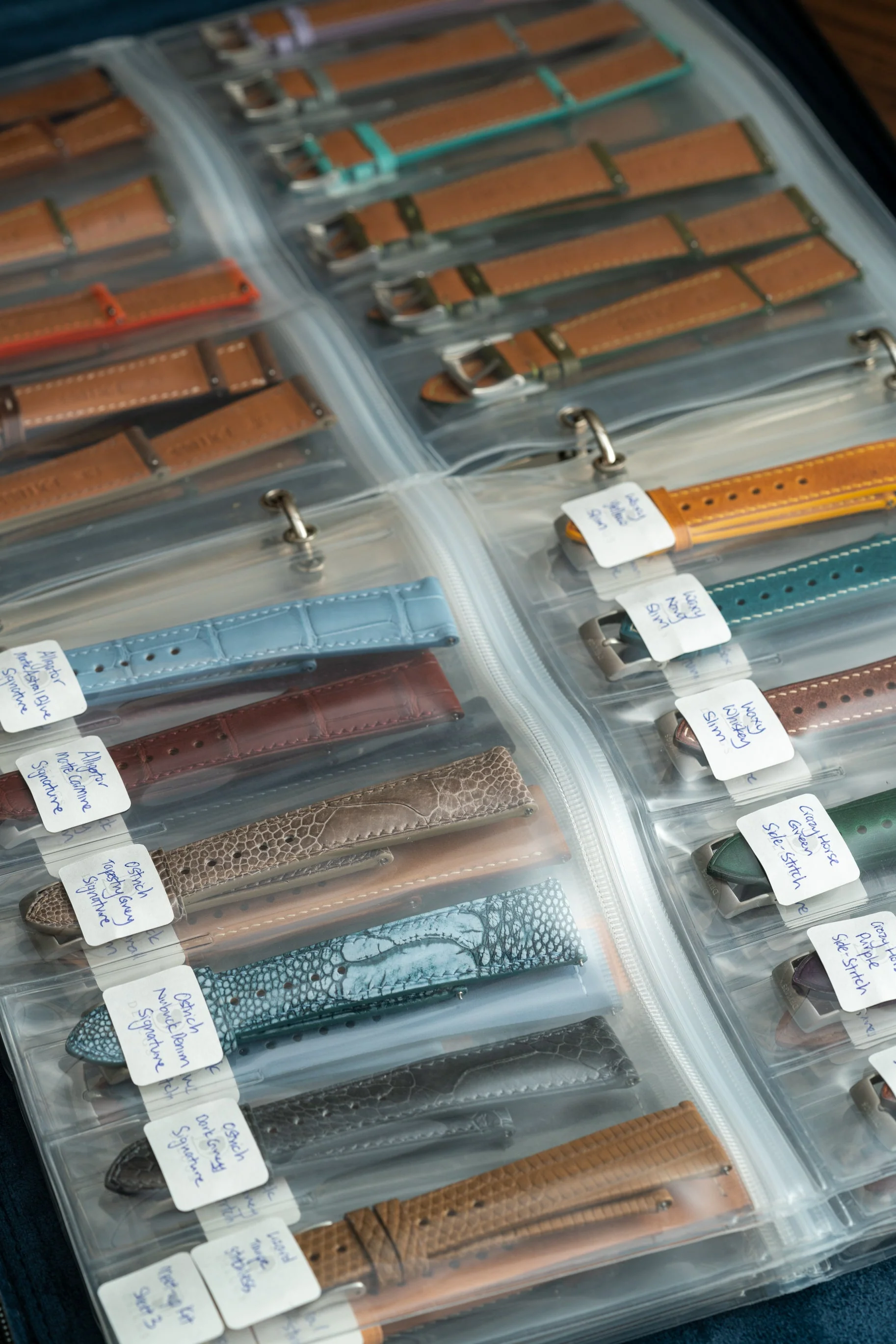 Strap Folio (Large) - Light Grey - Image 3